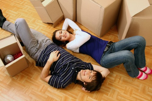 Residential and commercial moving truck support in Leamouth
